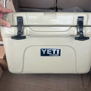 YETI Roadie 25